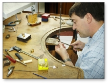 Formation: connaitre la chaine de production des bijoux en bijouterie - joaillerie.